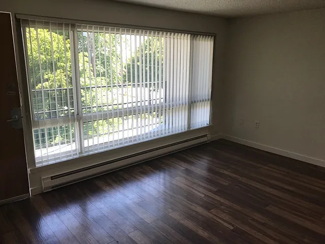 Effortless Living Near the Alaska Junction The Webster Apartments — Photo 20