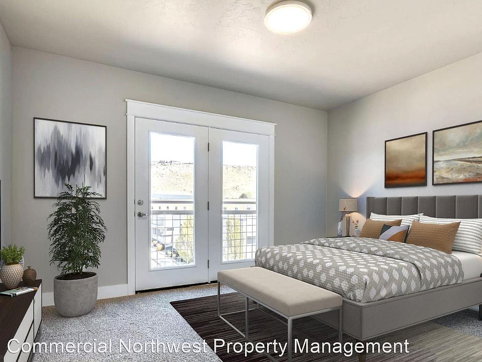 2nd image of 2214 E Goodman St #11333182