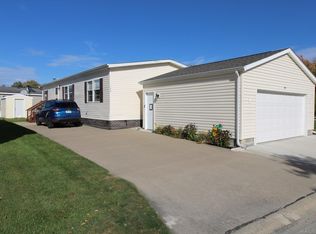 104 Oldbrook Ln, Port Huron, MI 48060