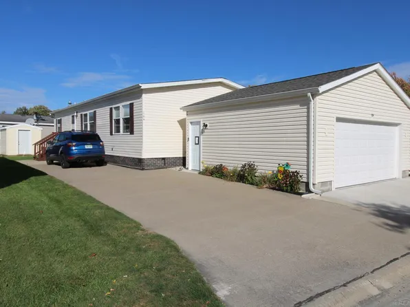 104 Oldbrook Ln, Port Huron, MI 48060