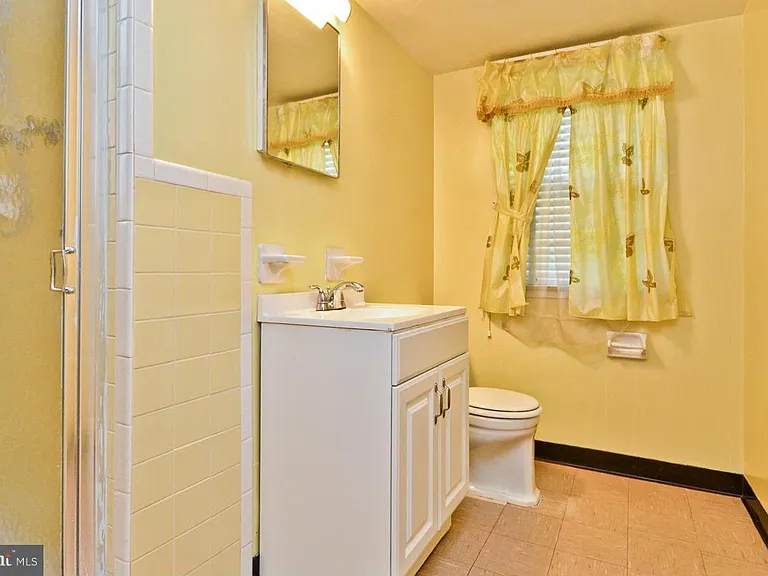 100 Mel Mara Dr — Photo 23