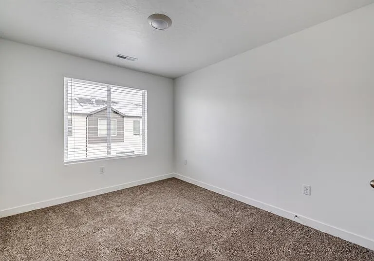 1133 W 340 S — Photo 19