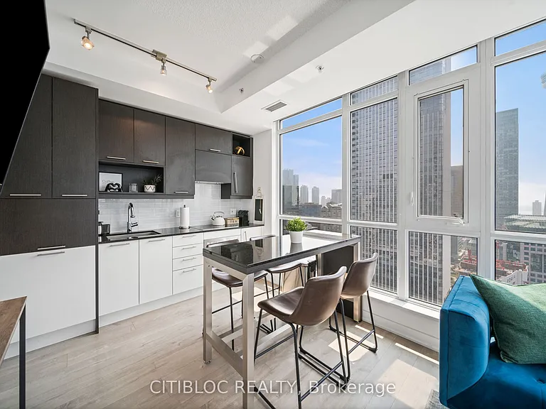30 Nelson St #2807 — Photo 2