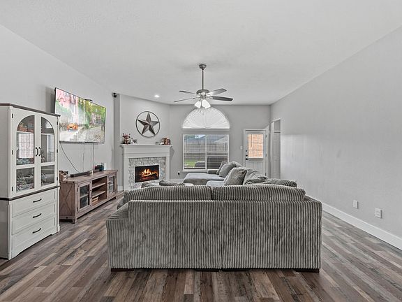 5th image of 7023 Fountain Lilly Dr
