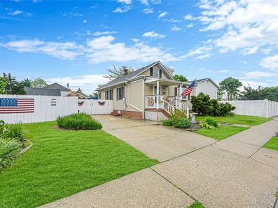 30 Volta St, Copiague, NY, 11726