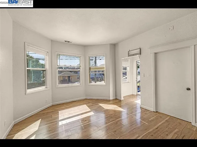 2422 E 24th St #1 — Photo 1
