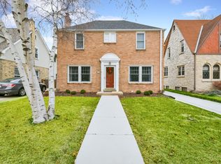 5564 N Kent Ave, Whitefish Bay, WI 53217