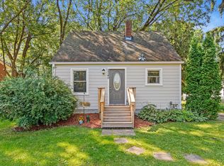 2540 Stillwater Rd E, Maplewood, MN 55119