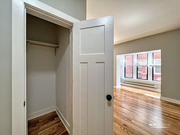 5th image of 4427 N Wolcott Ave #B1