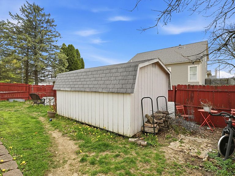 Listing photo 5