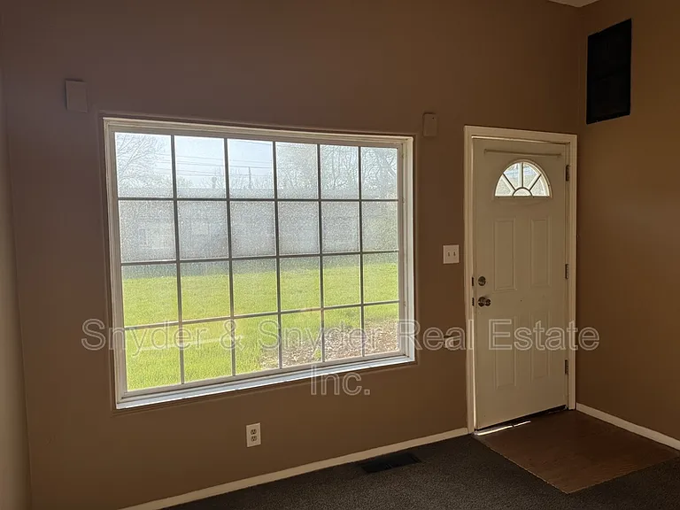 2350 Newton St — Photo 4