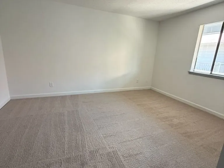Stonehenge Apartments — Photo 16