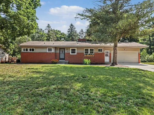 2639 Rockhill Dr NE, Grand Rapids, MI 49525