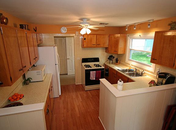 4th image of 555 Lafayette Ln
