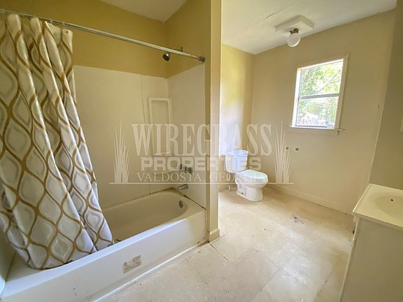 2nd image of 923 Ponderosa Dr