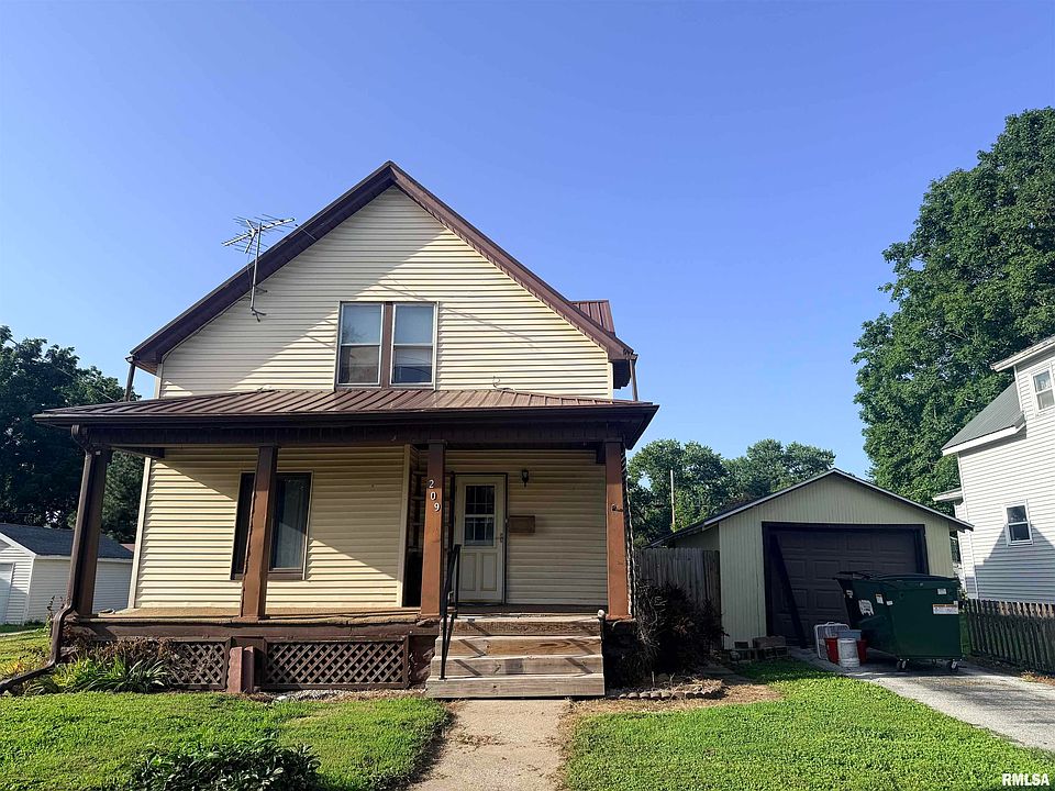 1st image of 209 W Chestnut St