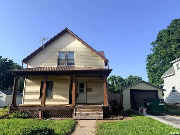 209 W Chestnut St, Mount Sterling, IL 62353