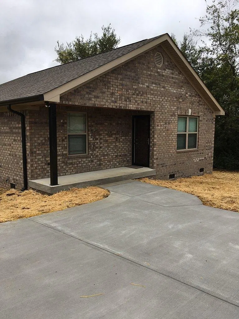 3 bed, 1350 sqft, $1,500 — Photo 1