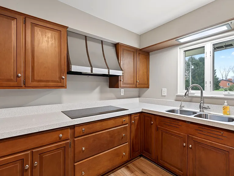 543 W Krepps Rd — Photo 10