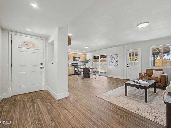 5th image of 266 W Jasmine Street
