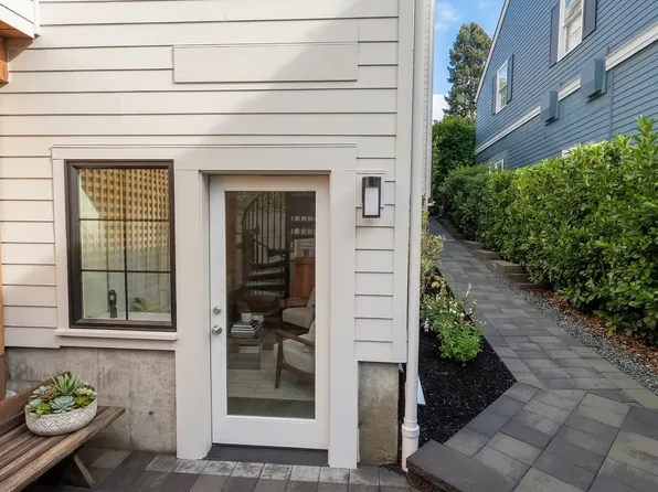 4201 51st Ave NE #B, Seattle, WA 98105