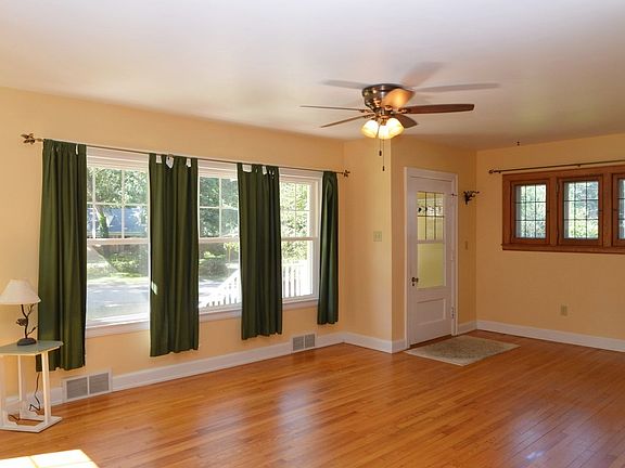 4th image of 151 E Prospect St