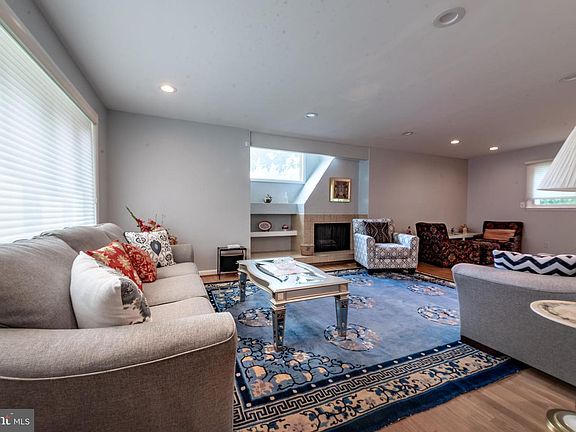 5th image of 1 Elm Hollow Ct