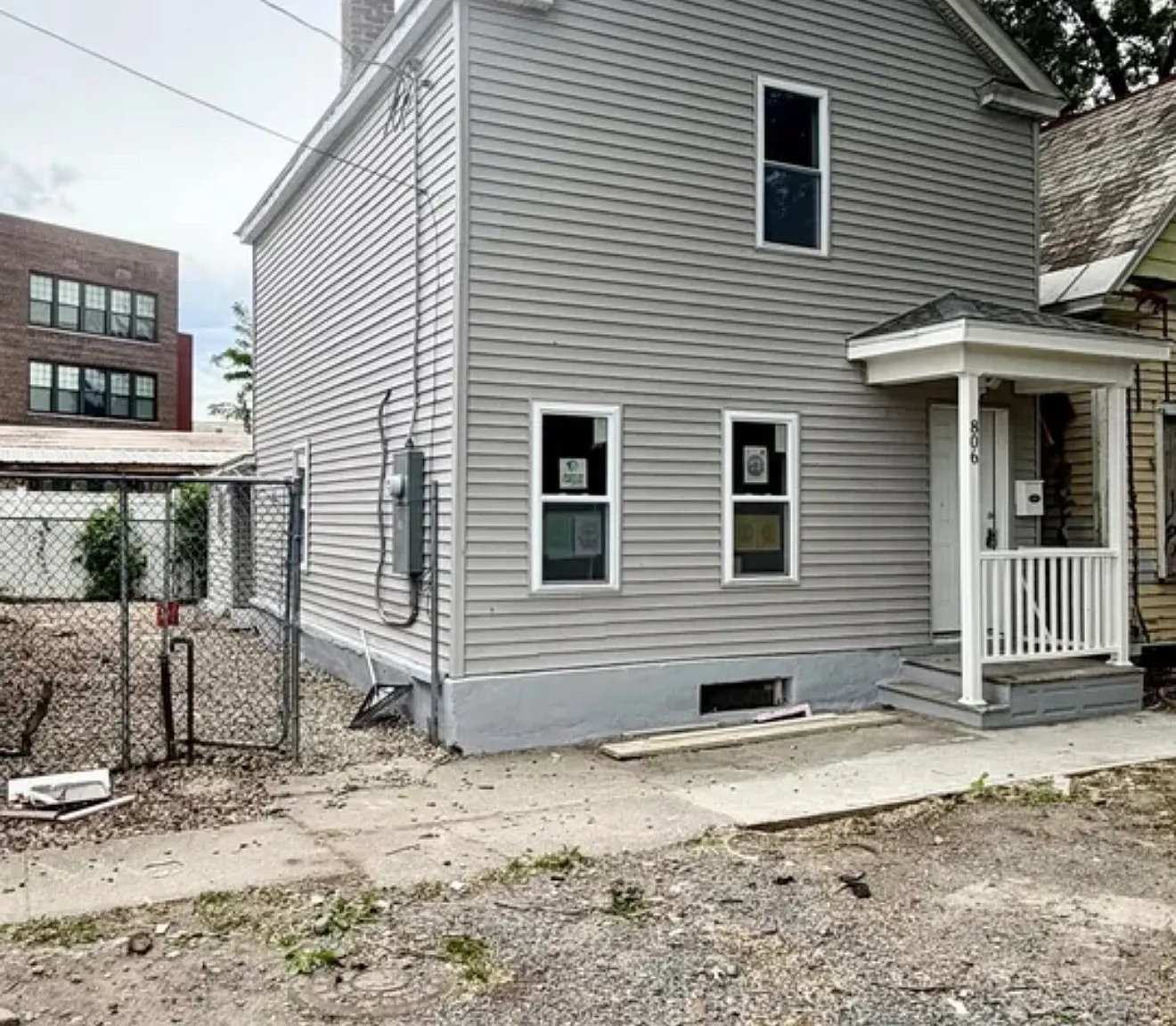 4 bed, 1176 sqft, $1,900 — Photo 1