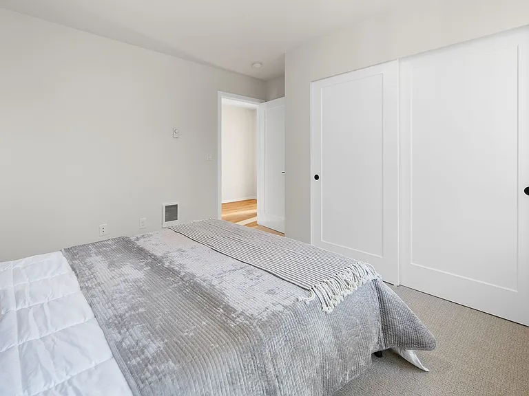 10036B Stone Ave N — Photo 4