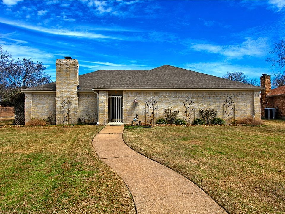 1st image of 1509 Brook Hollow Dr