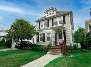54 Smith St, Lynbrook, NY 11563