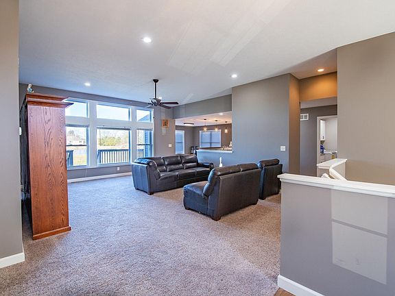 2nd image of 59539 Grandview Ct