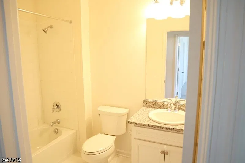 4 bed, 2.5 bath, $5,500 — Photo 4