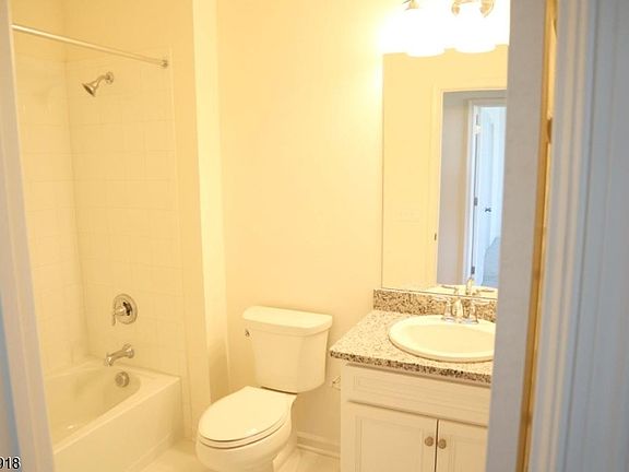 4th image of 43 Aspen Dr