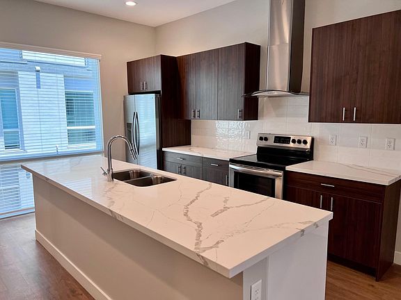 5th image of 915 E Missouri Ave APT 9