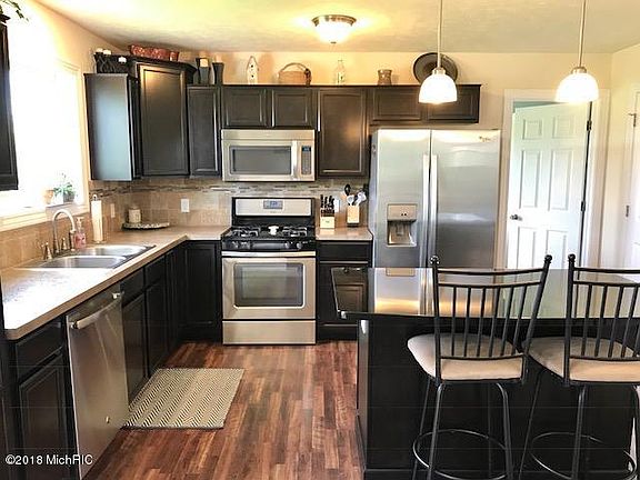 5th image of 9424 Stone View Dr NE