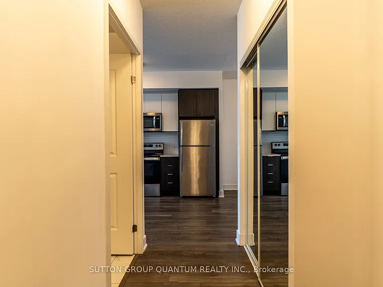 204 Burnhamthorpe Rd E #1105 — Photo 7