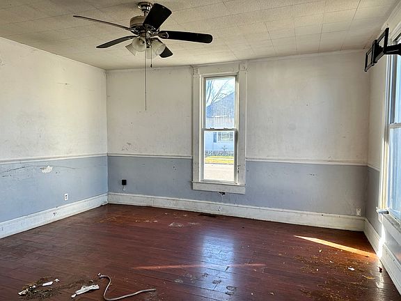 3rd image of 431 W Washington St