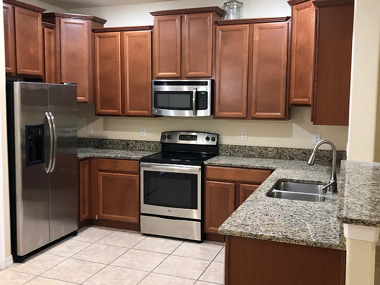 2750 Hampton Green Ln — Photo 5