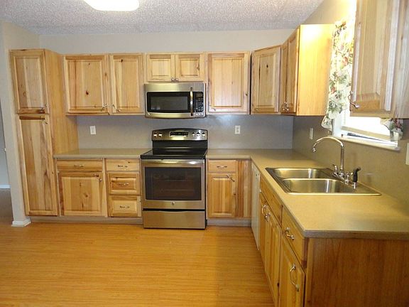 5th image of 461 McKinnon Dr