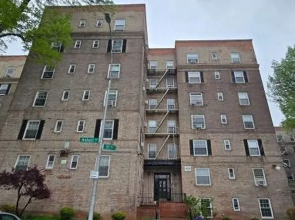 30-69 Hobart St, Woodside, NY 11377
