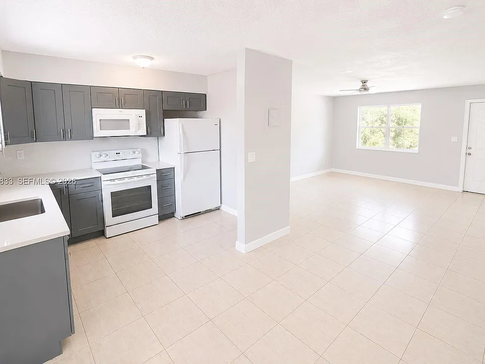 202 SW 27th Ter #202