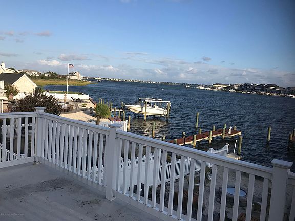 3rd image of 1682 East Dr