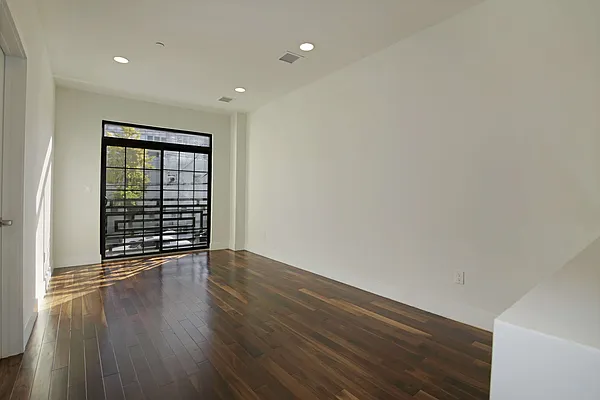 Rented by Nooklyn NYC LLC | media 23