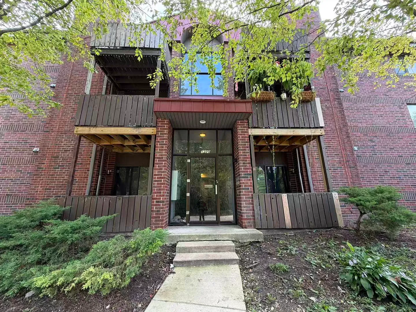 2 bed, 1100 sqft, $1,250 — Photo 3