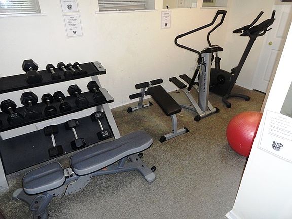 5th image of 431 E Oakwood Blvd Unit 20