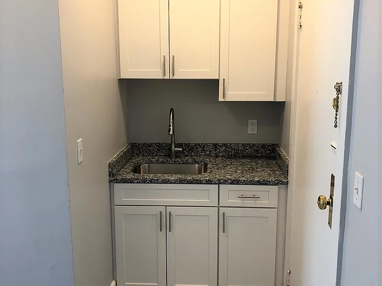 322 Somerville Ave #2R — Photo 2