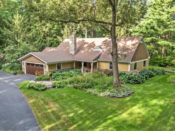 421 Greentree Ln NE, Ada, MI 49301