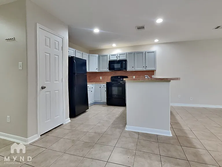 6128 Sidney St #A — Photo 3