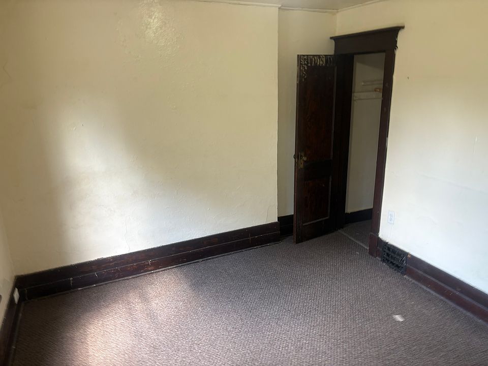 Building Photo 3